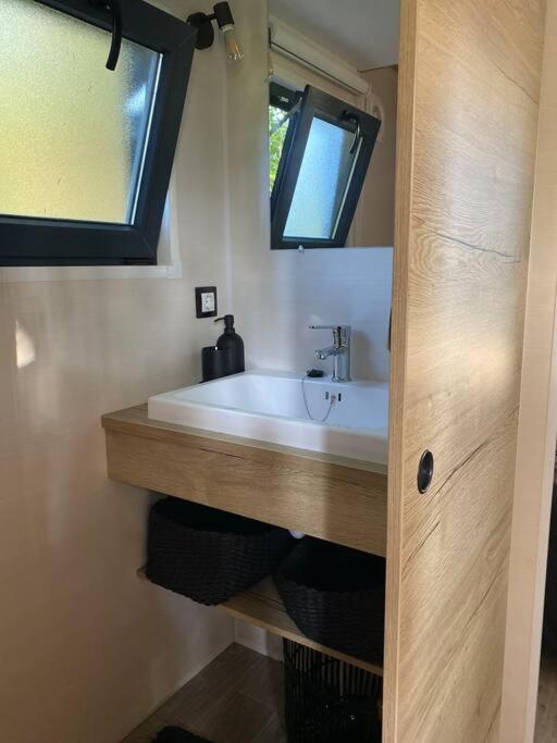 Tiny House Sur Terrain Boise A 10 Mn De La Mer Férel Exteriör bild